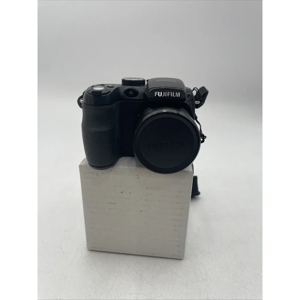 Fujifilm FinePix S1000fd Digital Camera 10.0MP 12X Zoom+Batteries+SD Card-TESTED